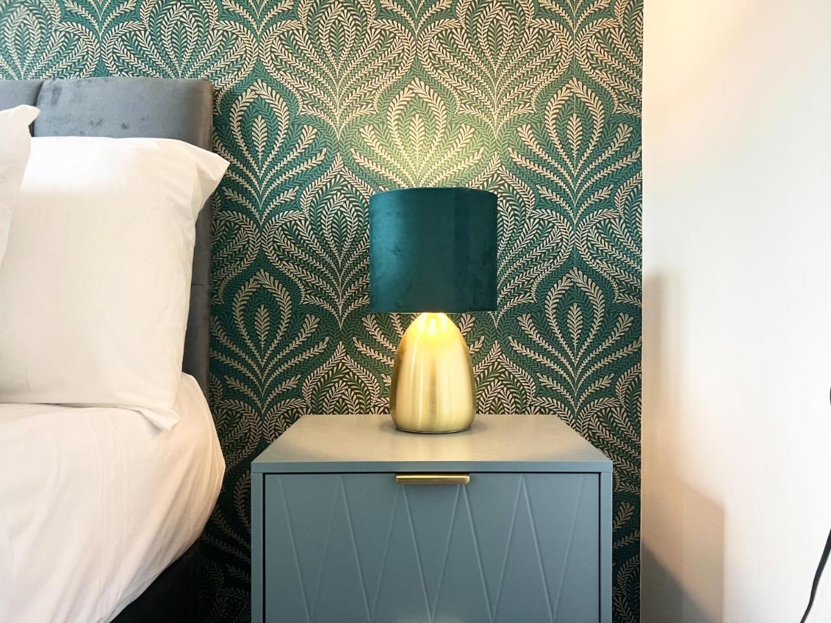Apartment Last-minute Offers L Exclusive Deals On 2 Double Bedrooms - Weekly & Monthly - Sleeps 6 Lhofin Short Lets & Serviced London