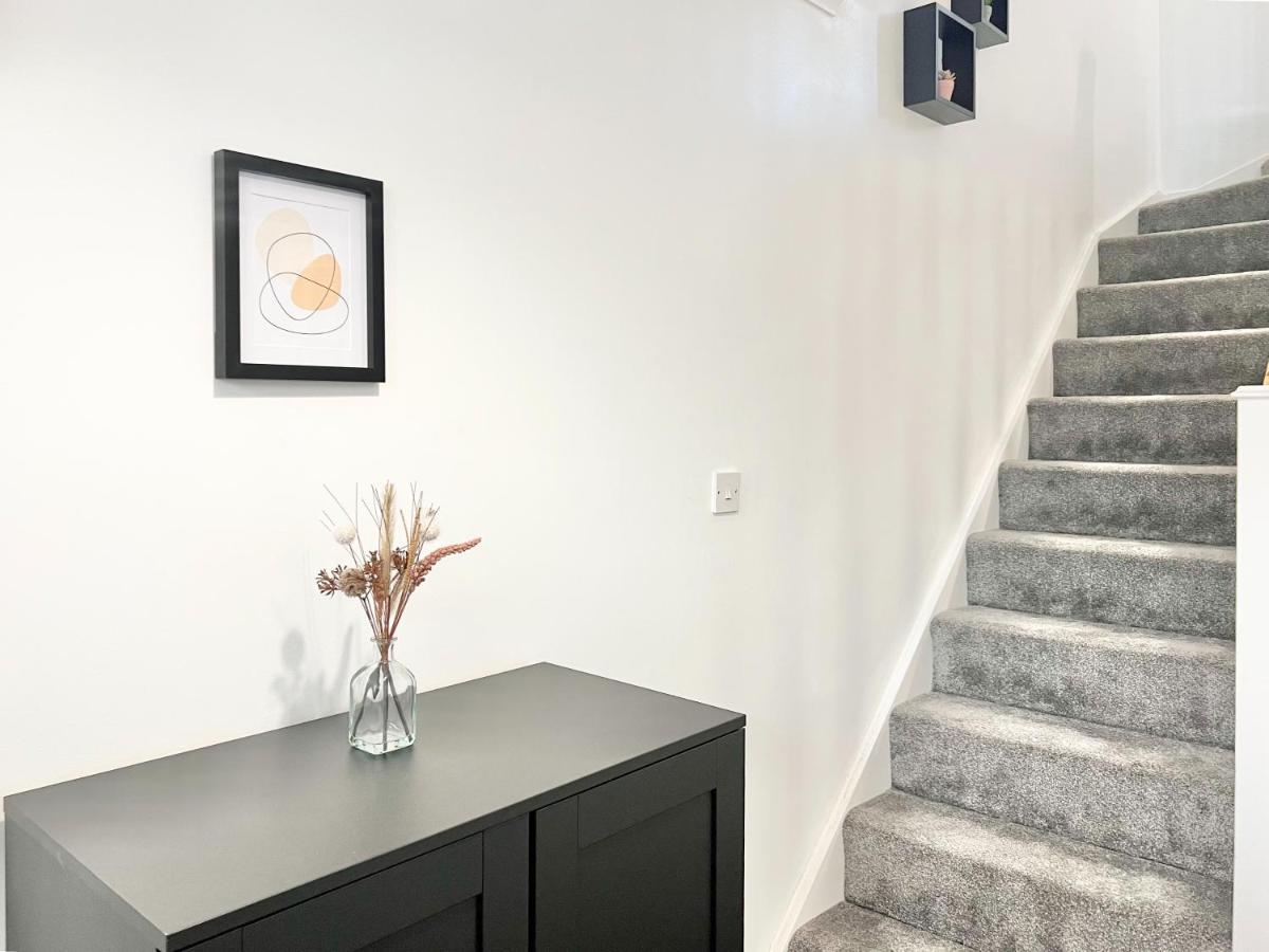 Apartment Last-minute Offers L Exclusive Deals On 2 Double Bedrooms - Weekly & Monthly - Sleeps 6 Lhofin Short Lets & Serviced London