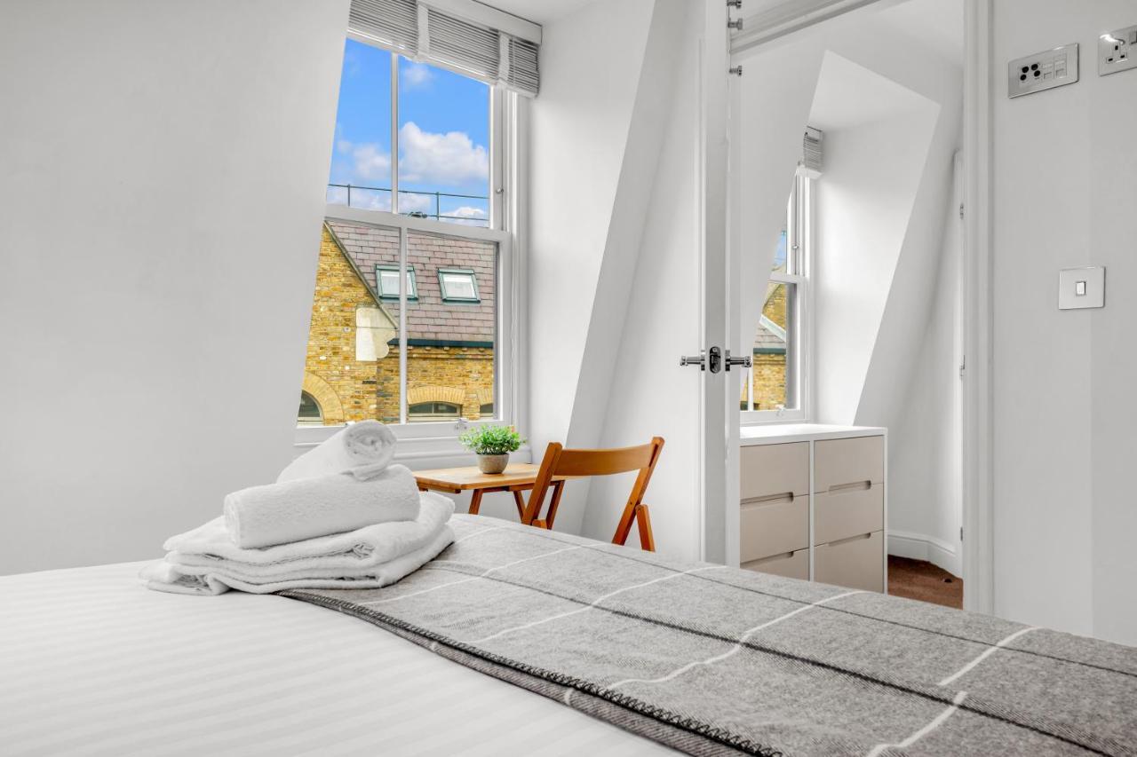Mysquare Vibrant And Sleek 2 Bed In Artillery Lane Londen