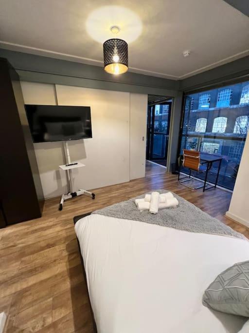 2bed Stratford With Easy Access To London, O2, Excel, Parking Nearby Apartment *