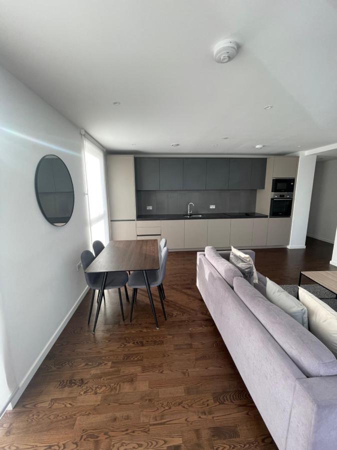 Immaculate 2bed In London- Views Londen