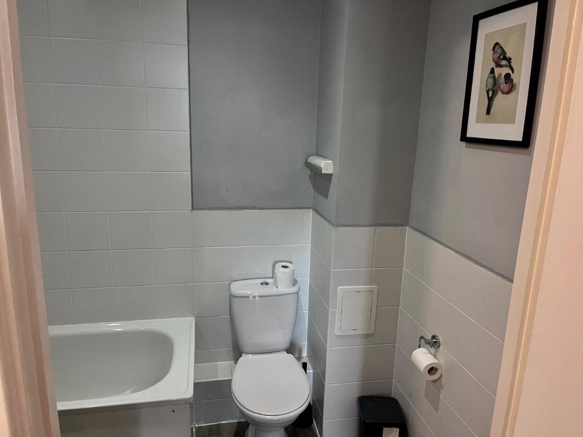 Remo Near Canary Wharf & 02 Arena * Londen