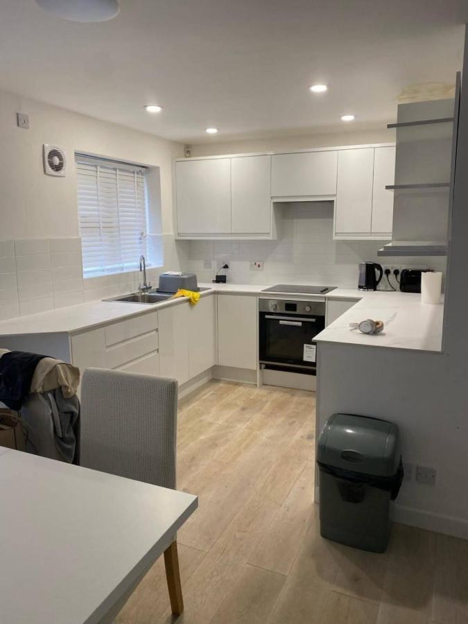 Spacious And Cosy 2 Bedroom Flat In Bermondsey Apartment *
