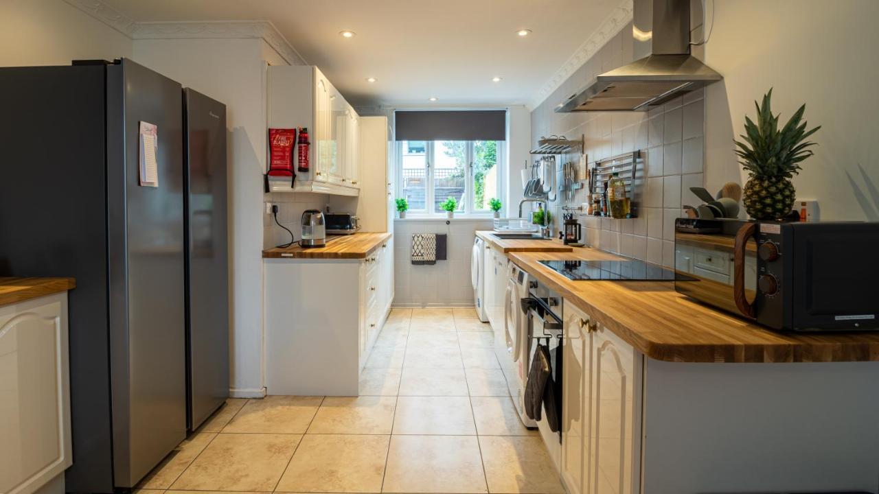 Vakantiehuis Bridge 3 Bedroom House With Reception Room, Office And Private Garden Londen