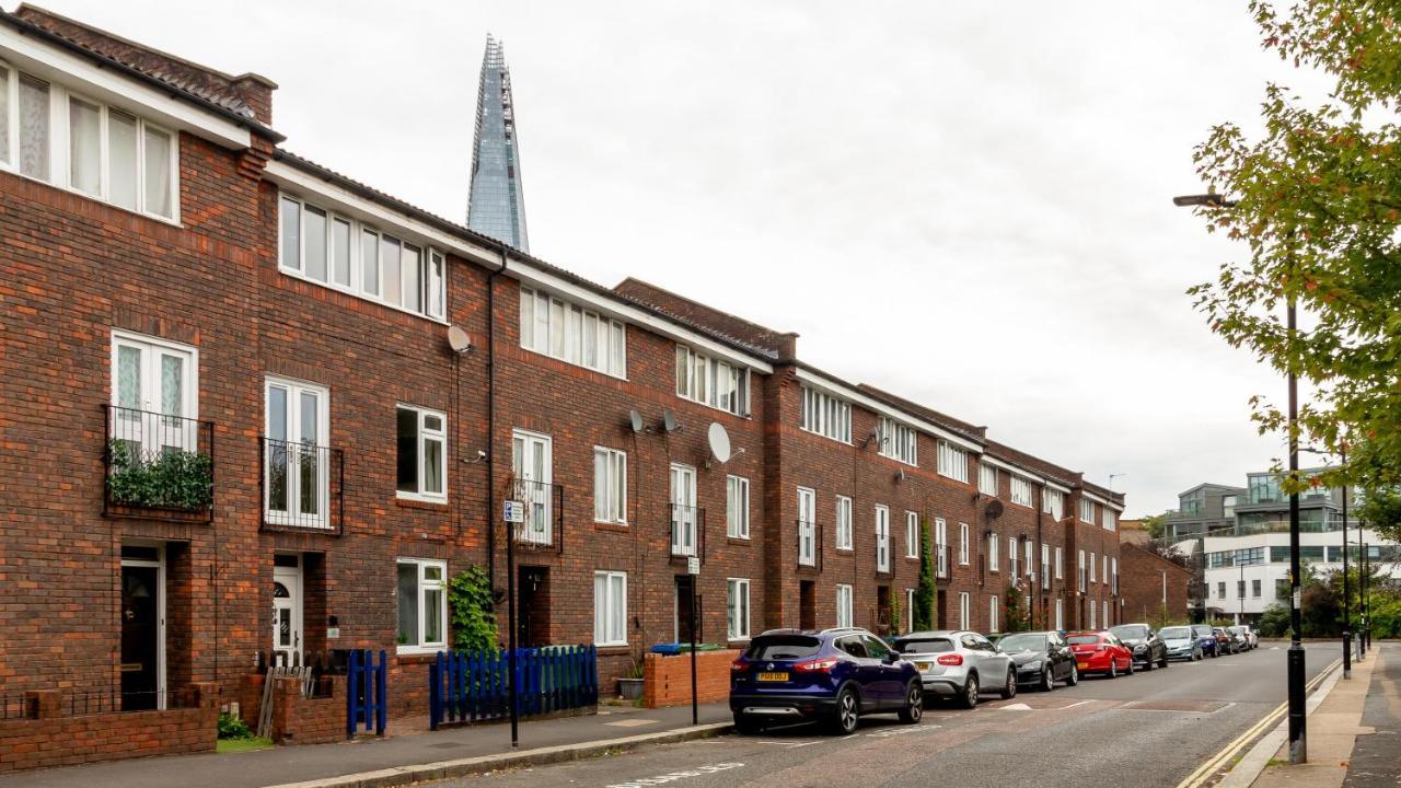 Bridge 3 Bedroom House With Reception Room, Office And Private Garden * Londen