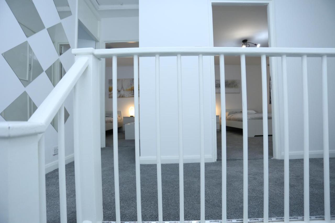 Apartamento Abbeywood Station House