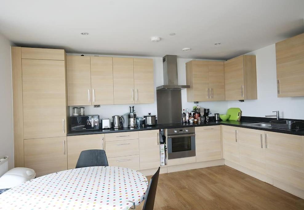 2 Bed 2 Baths Apt In Stratford Appartement *
