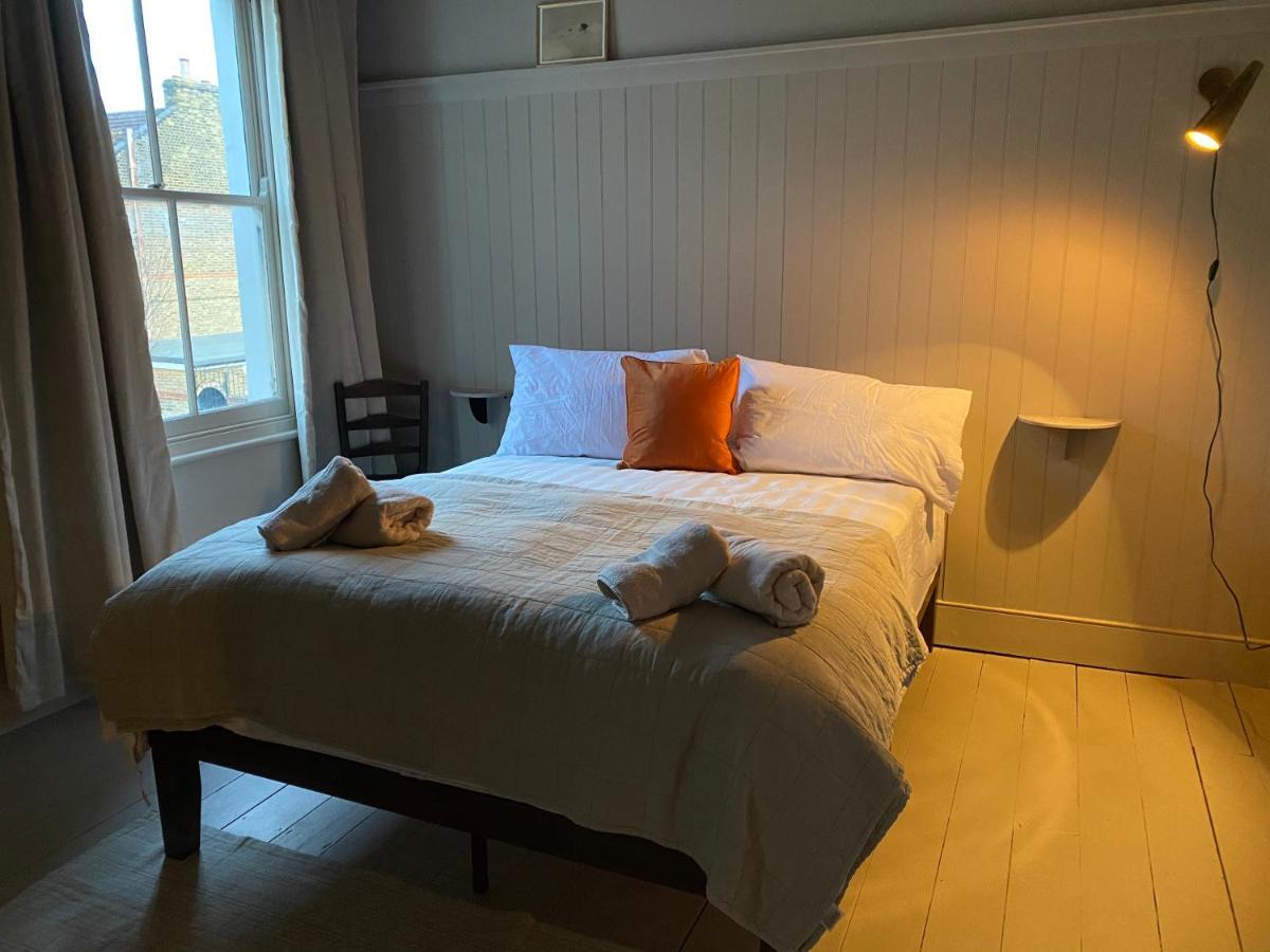 Stylish Apt Excel Olympic Close To Station London