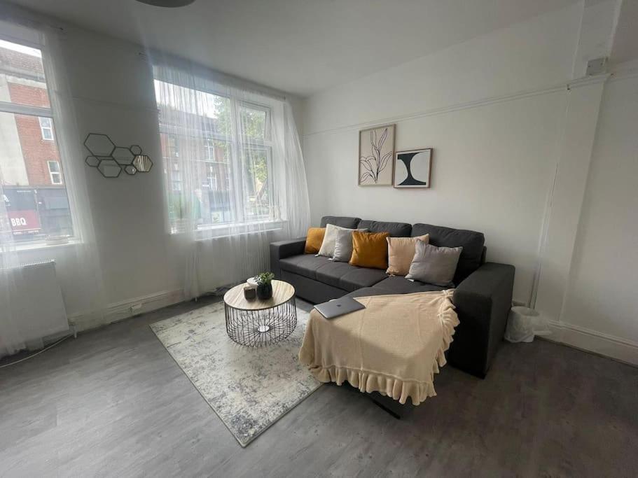 Lovable 2 Bedroom Flat On Tower Bridge * London