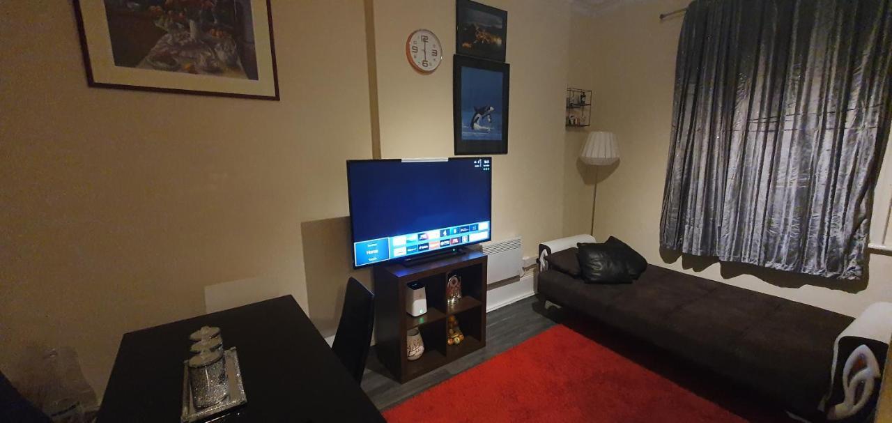 2 Bedroom Flat In Lewisham Sleep 8 Guest Londen