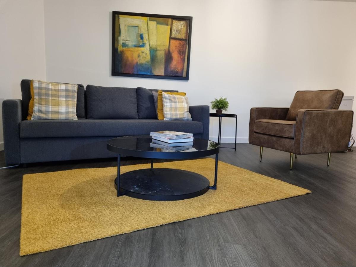 Spacious 5 Min Walk To Leytonstone Underground Station And 5 Stops To Zone 1 Apartment