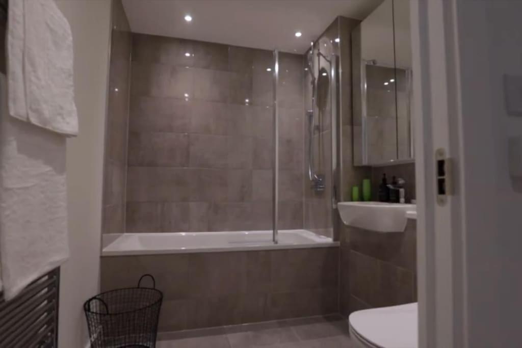 Luxury 1 Bedroom East Appartement *