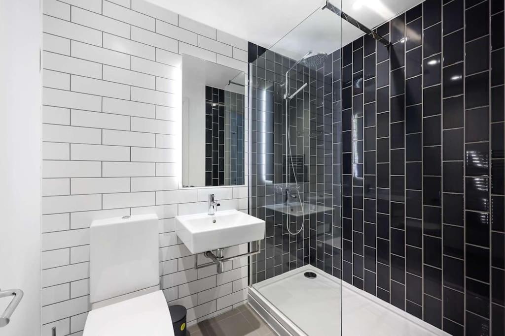 Lovely 2 Bed In Royal Wharf Appartement *
