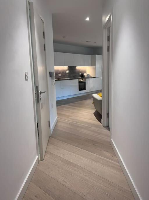 Lovely 2 Bed In Royal Wharf Appartement Londen