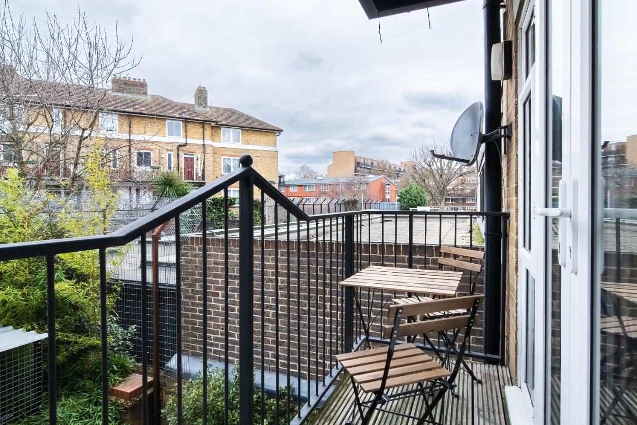 Apartment Chic 3 Bed Near Bridge With Balcony