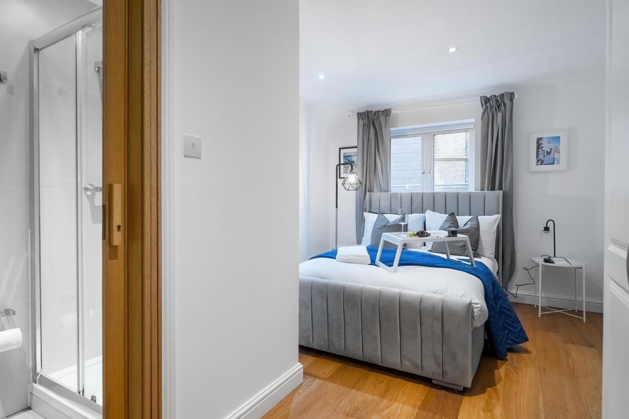Chic 3 Bed Near Bridge With Balcony Apartment London