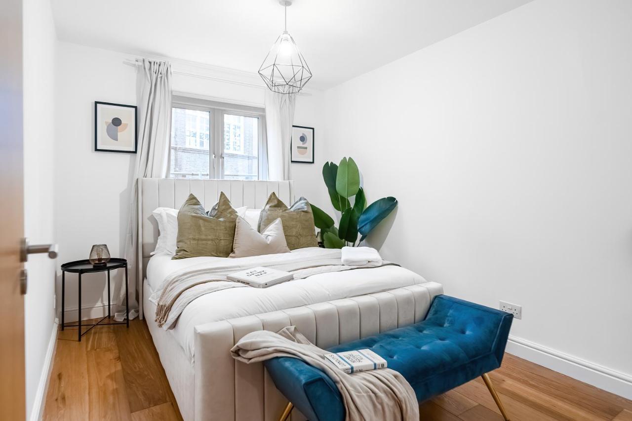 Chic 3 Bed Near Bridge With Balcony * London