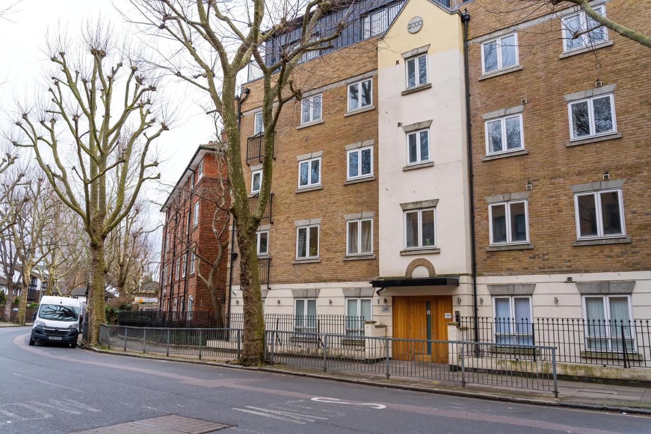 Chic 3 Bed Near Bridge With Balcony Apartment *