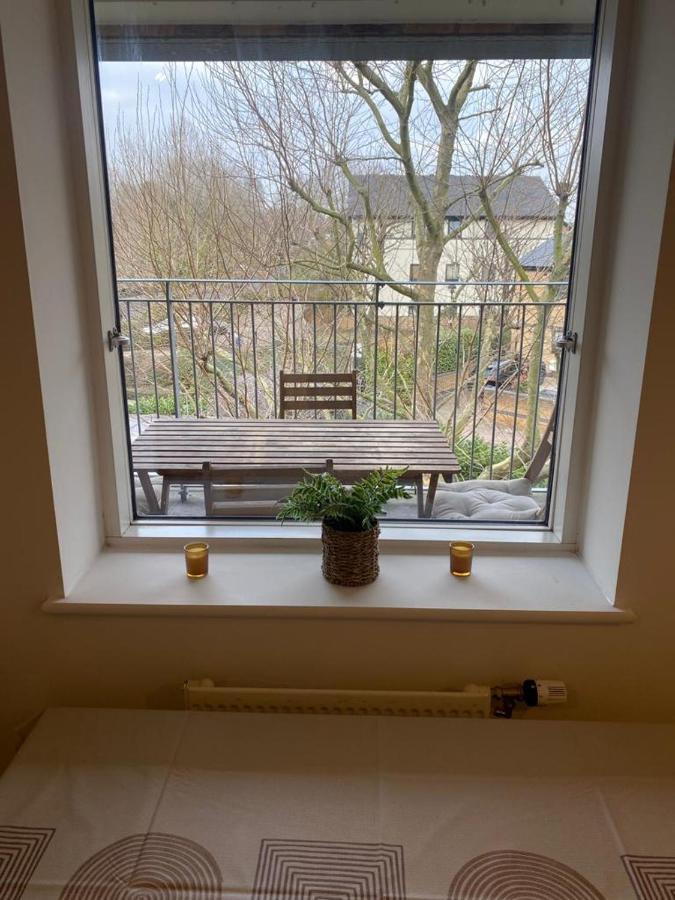 Stunning Double Bed Flat With Private Balcony & Free Parking Apartment London