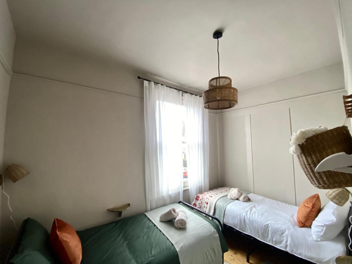 Stylish Apt Excel Olympic Close To Station Apartment London