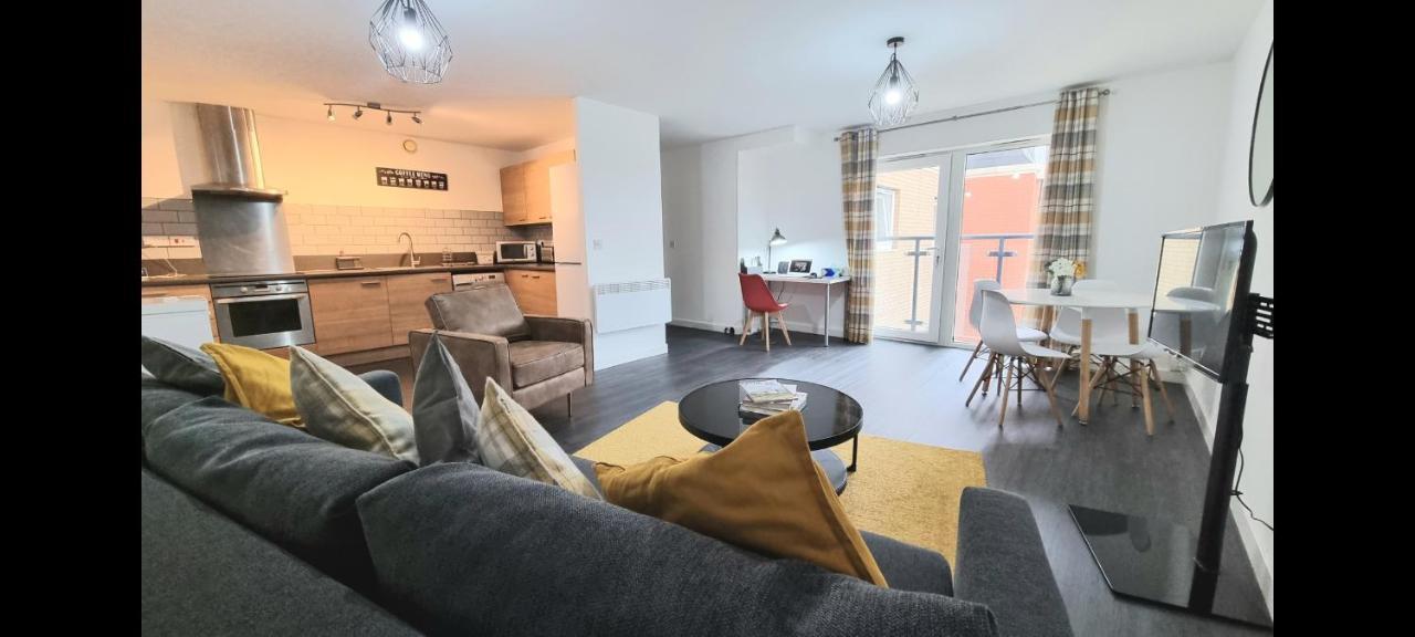 Spacious 5 Min Walk To Leytonstone Underground Station And 5 Stops To Zone 1 Apartment *
