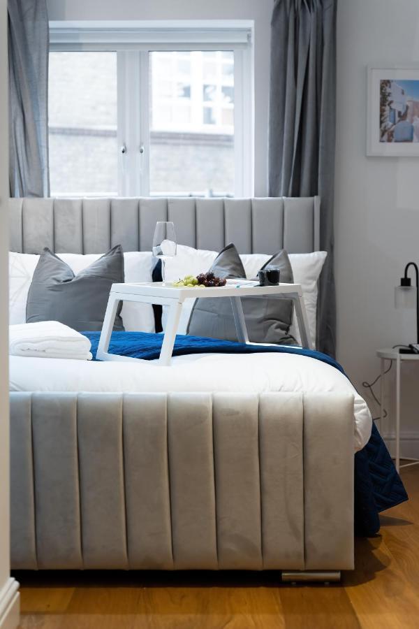 Chic 3 Bed Near Bridge With Balcony Apartment