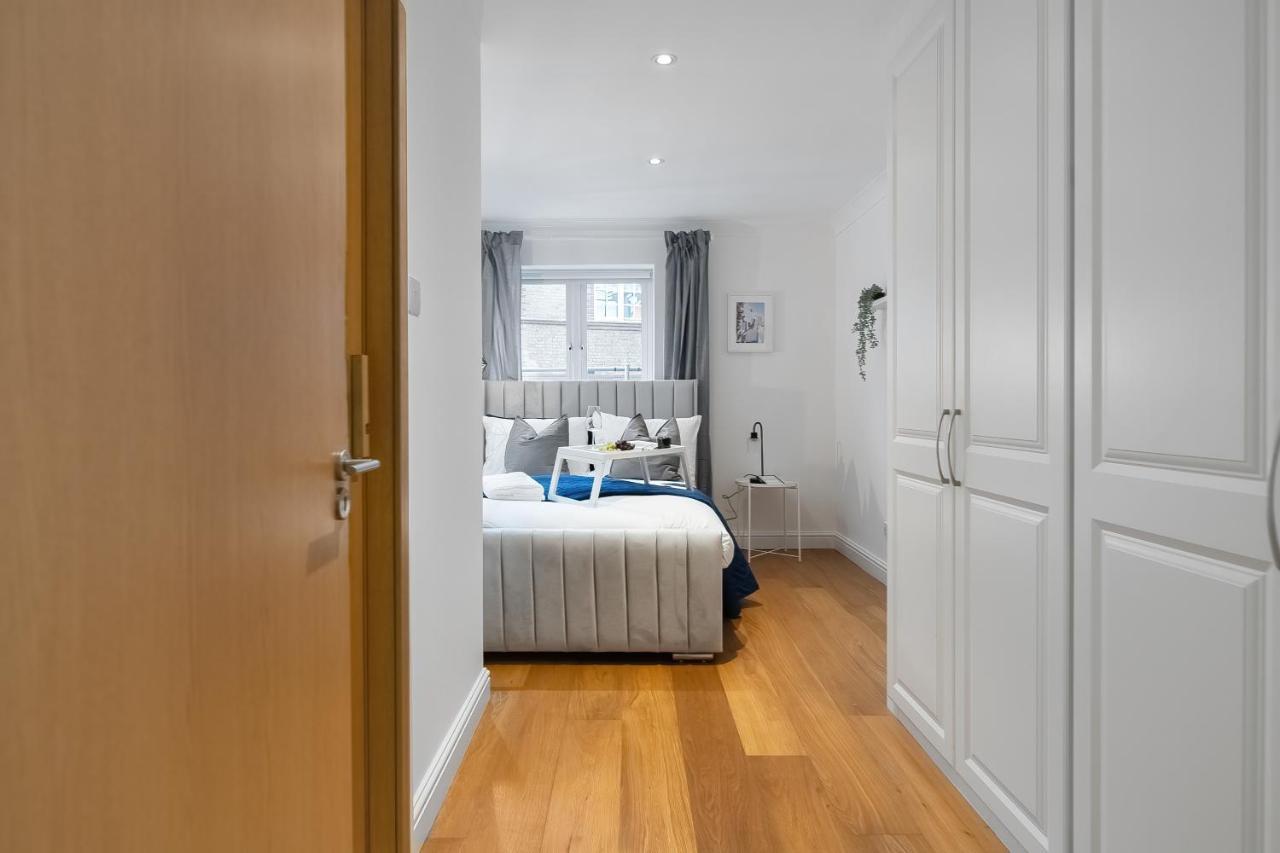 Chic 3 Bed Near Bridge With Balcony Apartment *