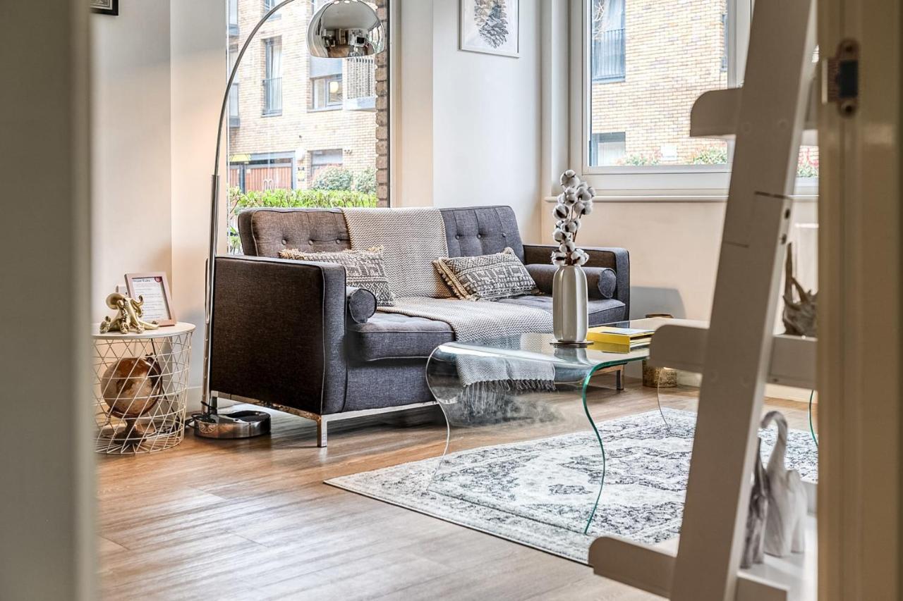 Modern Surrey Quays Flat Appartement *