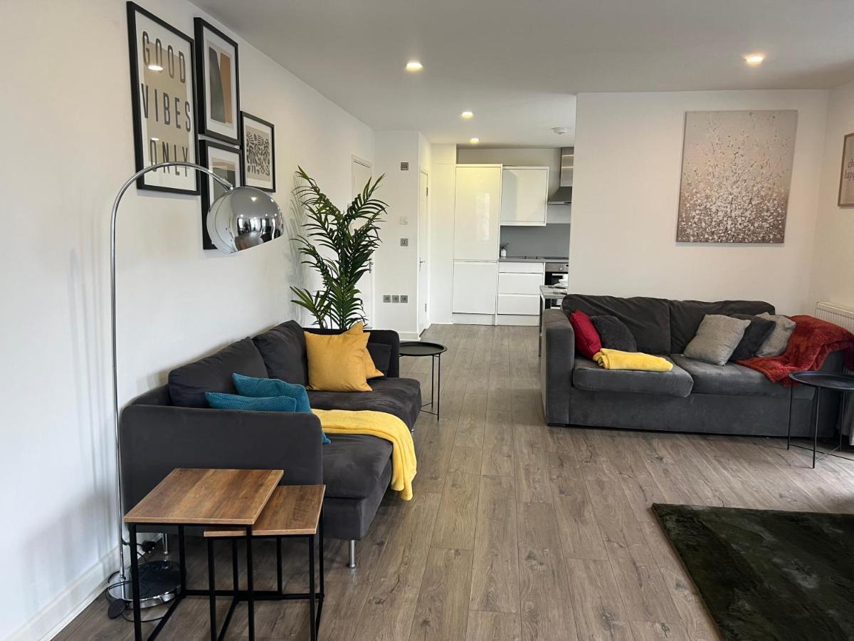Holiday home 3bed Flat 3wc And Great Location Near Excel City Airport O2 And Canning Town Station *