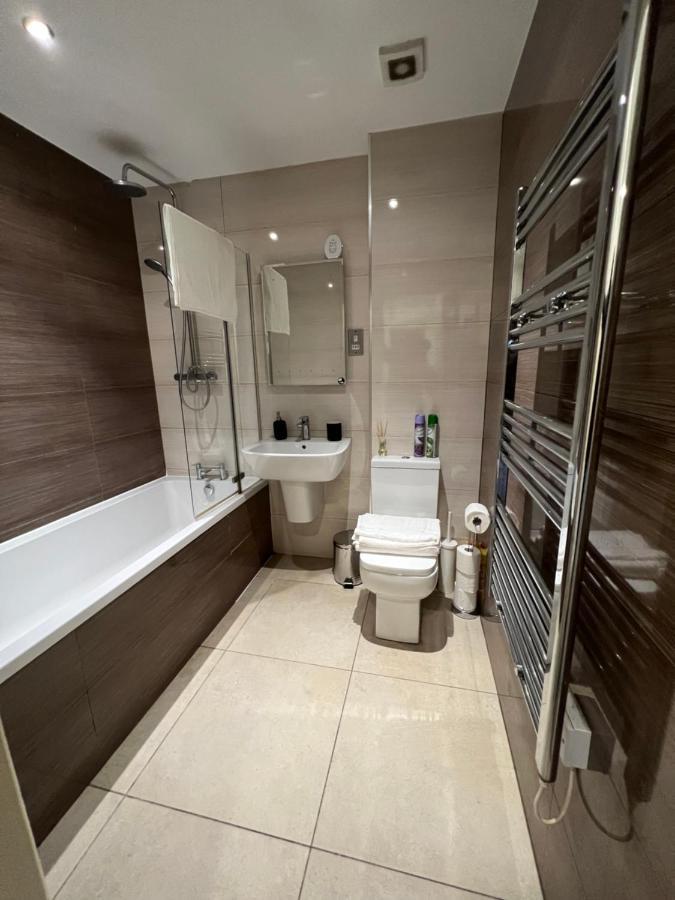 3bed Flat 3wc And Great Location Near Excel City Airport O2 And Canning Town Station Holiday home London