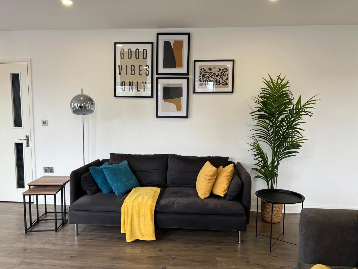 Holiday home 3bed Flat 3wc And Great Location Near Excel City Airport O2 And Canning Town Station *