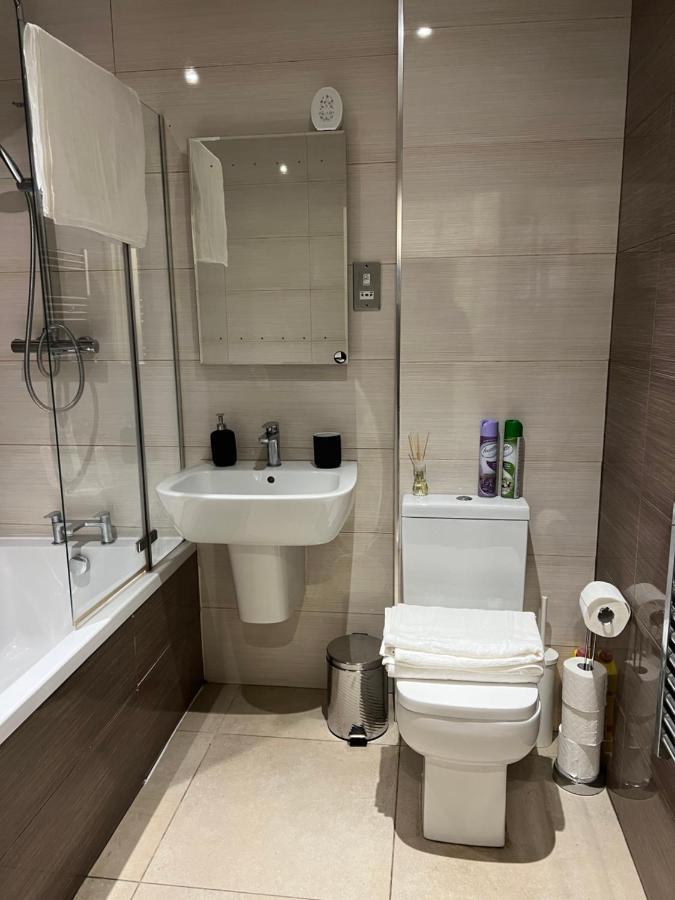 Holiday home 3bed Flat 3wc And Great Location Near Excel City Airport O2 And Canning Town Station *