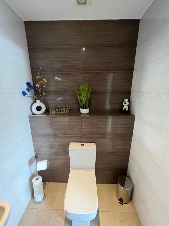 3bed Flat 3wc And Great Location Near Excel City Airport O2 And Canning Town Station