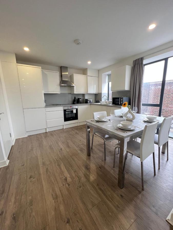 Holiday home 3bed Flat 3wc And Great Location Near Excel City Airport O2 And Canning Town Station *