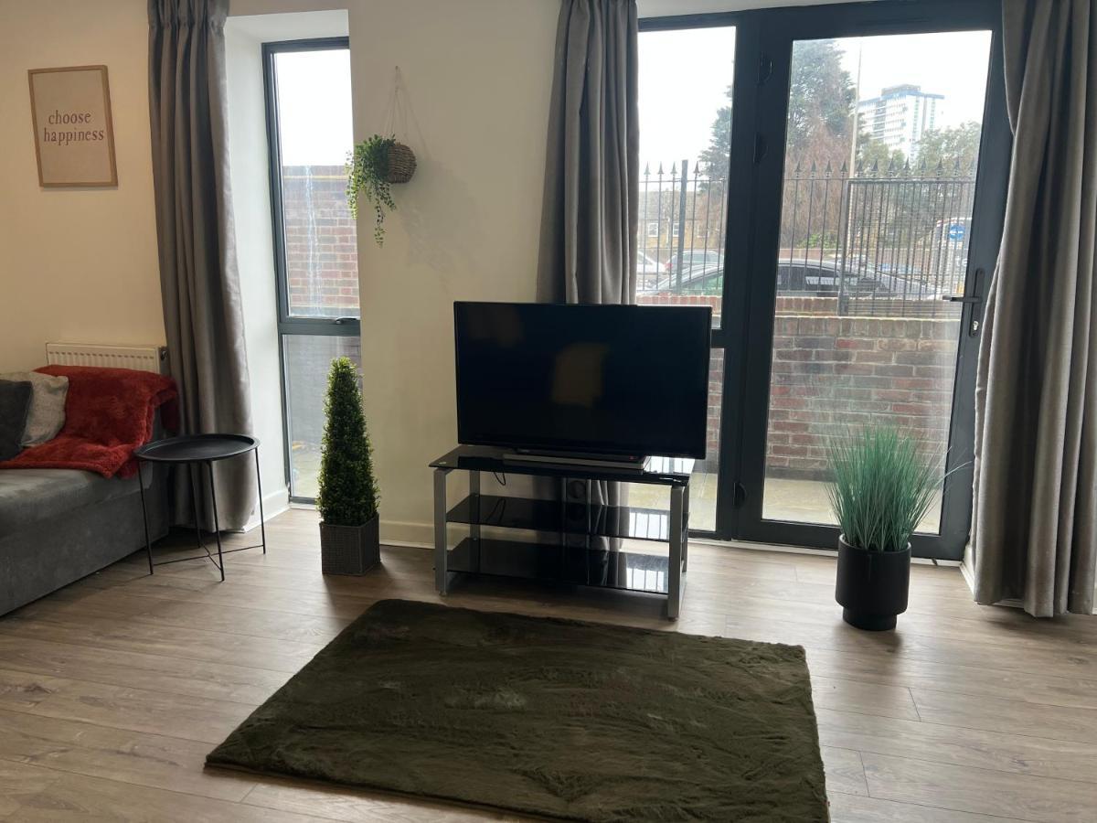 3bed Flat 3wc And Great Location Near Excel City Airport O2 And Canning Town Station