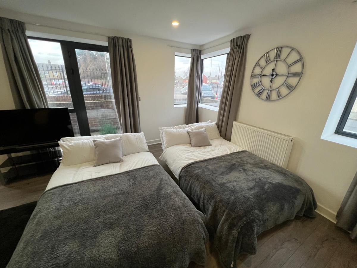 3bed Flat 3wc And Great Location Near Excel City Airport O2 And Canning Town Station