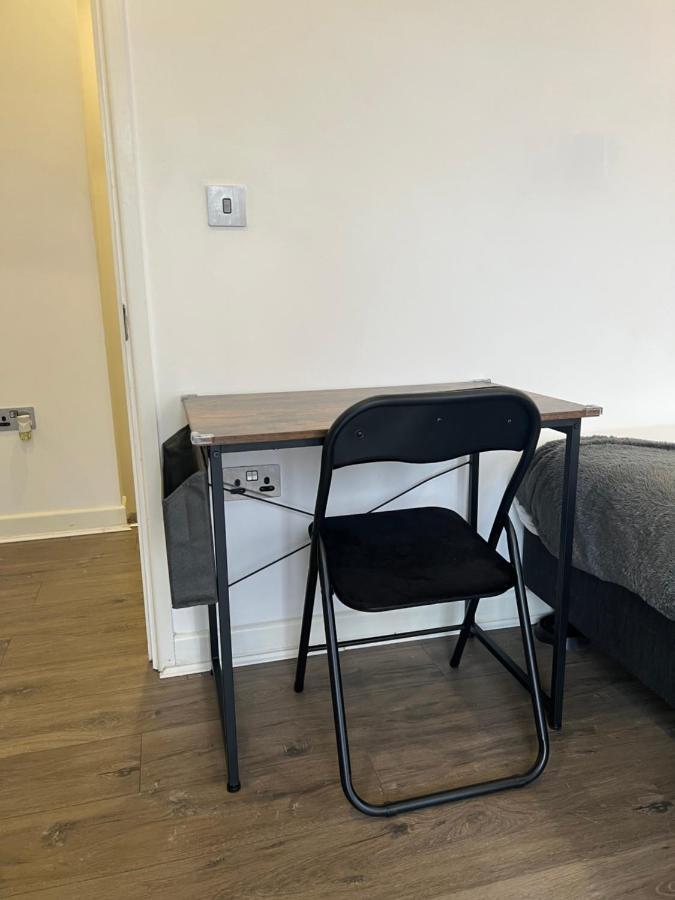 3bed Flat 3wc And Great Location Near Excel City Airport O2 And Canning Town Station *