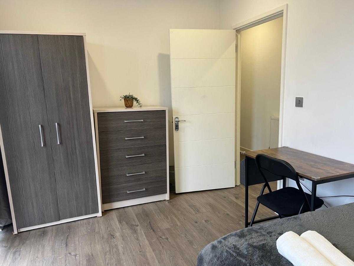3bed Flat 3wc And Great Location Near Excel City Airport O2 And Canning Town Station Holiday home London