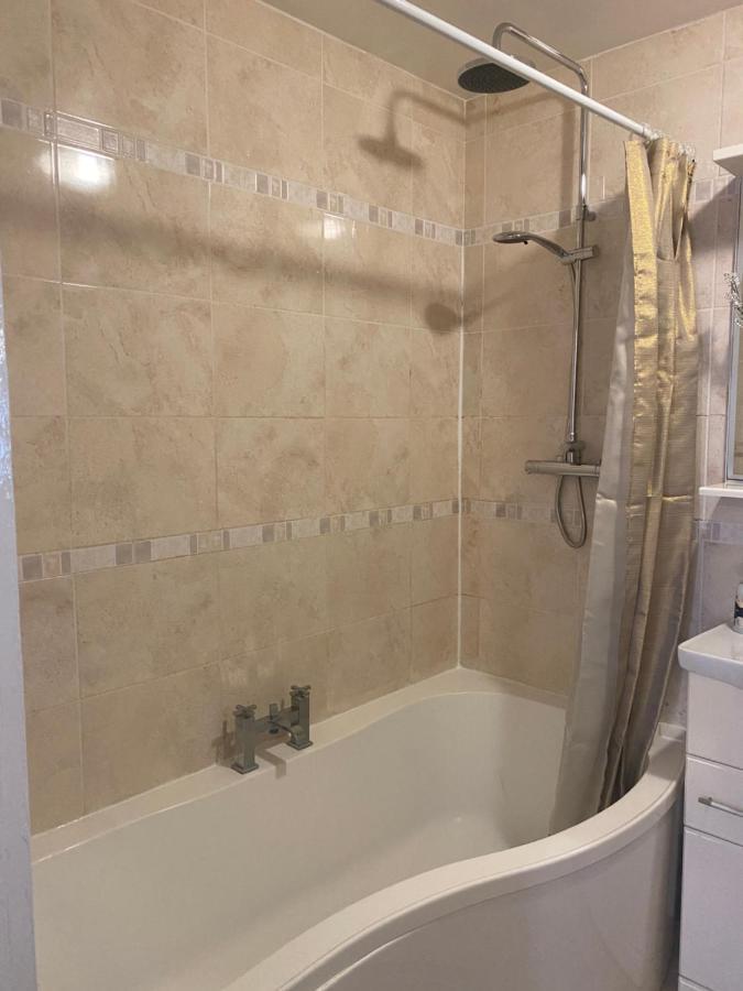 Hameway House- Stunning 4 Bedroom House With A Spacious Kitchen Feriehus