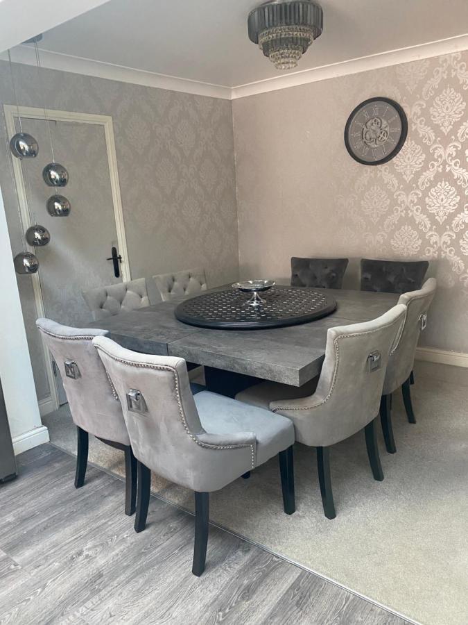 Feriehus Hameway House- Stunning 4 Bedroom House With A Spacious Kitchen *