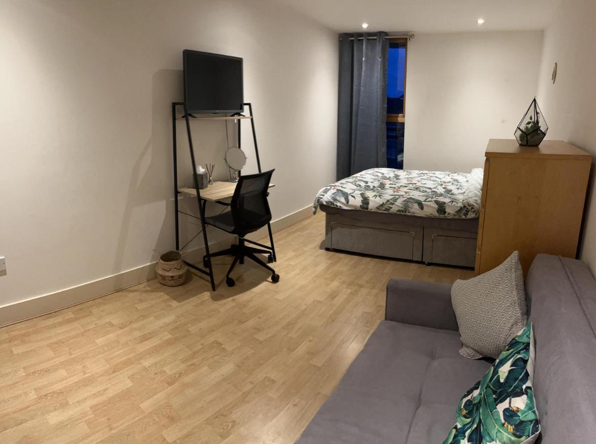 Large And Private Bathroom Londres