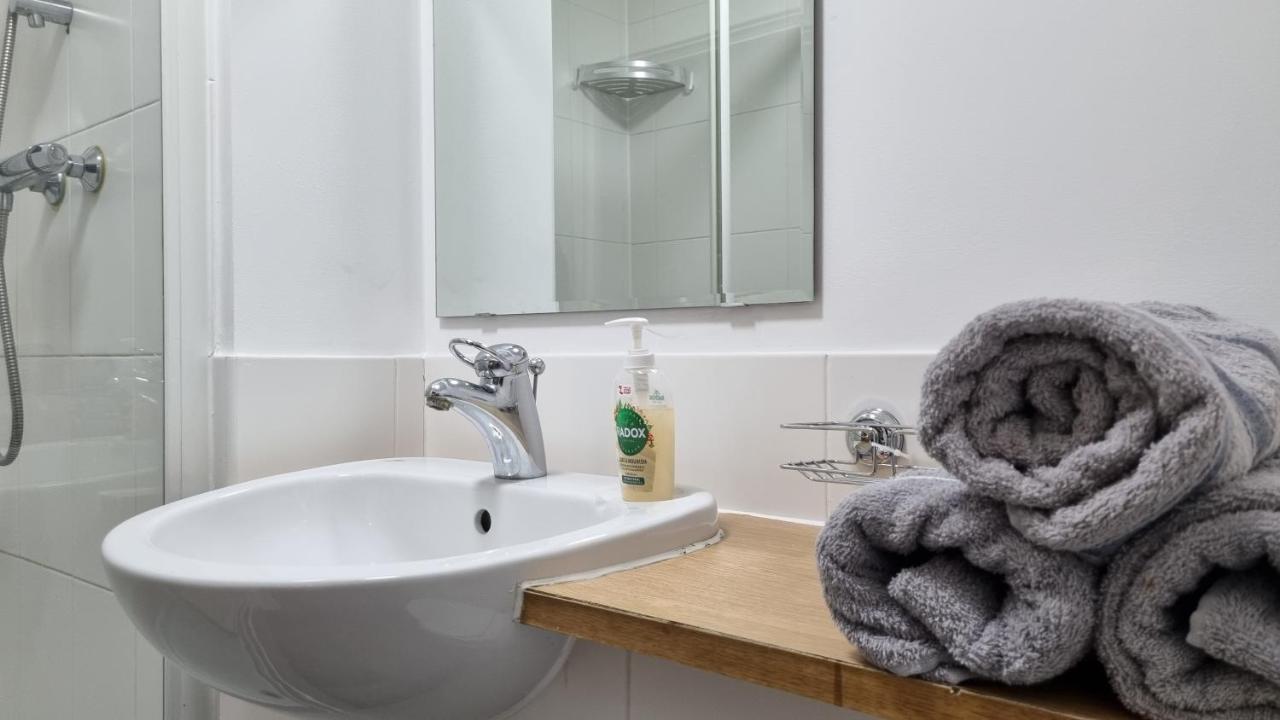 Apartment Spacious 5 Min Walk To Leytonstone Underground Station And 5 Stops To Zone 1 London