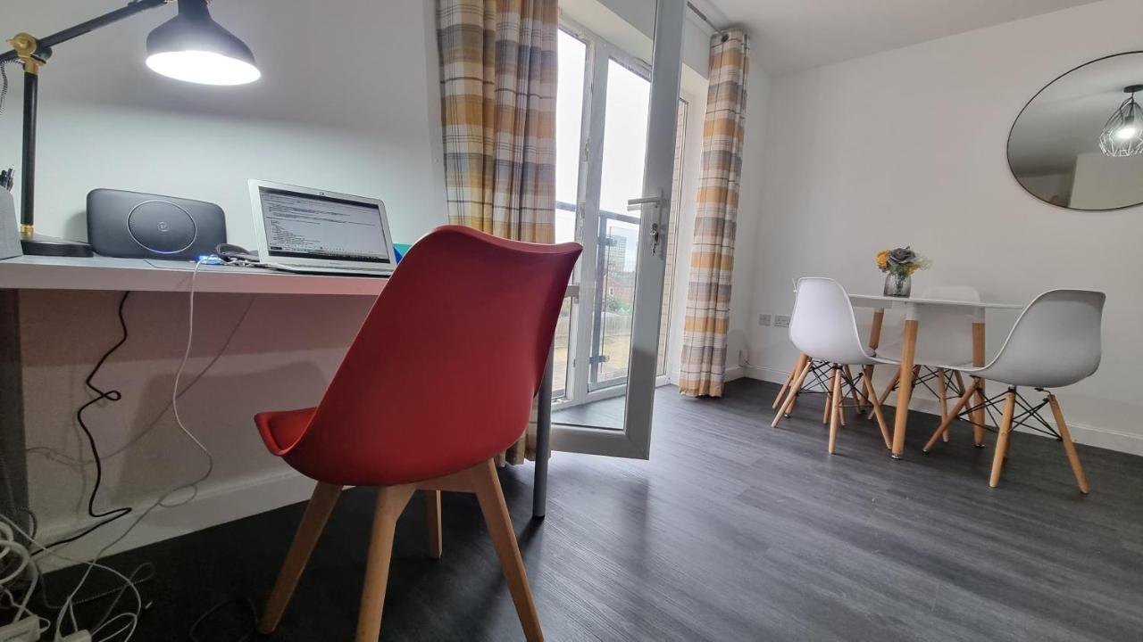 Apartment Spacious 5 Min Walk To Leytonstone Underground Station And 5 Stops To Zone 1 London