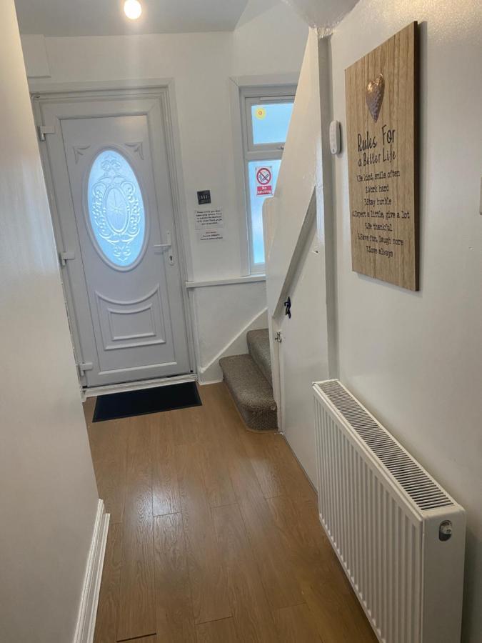 Feriehus Hameway House- Stunning 4 Bedroom House With A Spacious Kitchen London