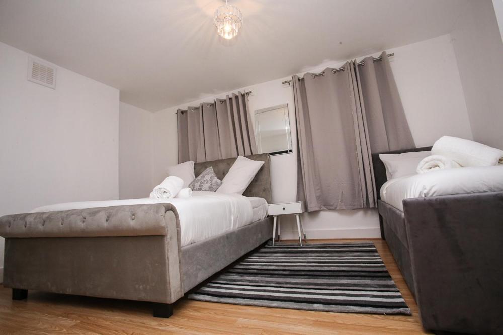 Newly Refurbished 3 Bedroom House Close To Central Apartamento