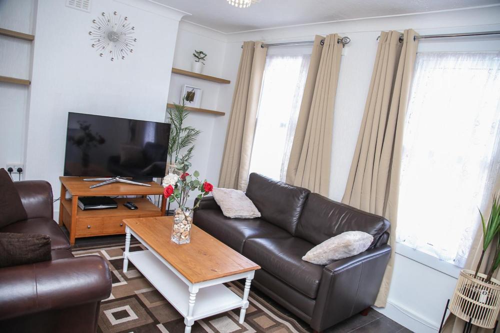 Newly Refurbished 3 Bedroom House Close To Central Apartamento