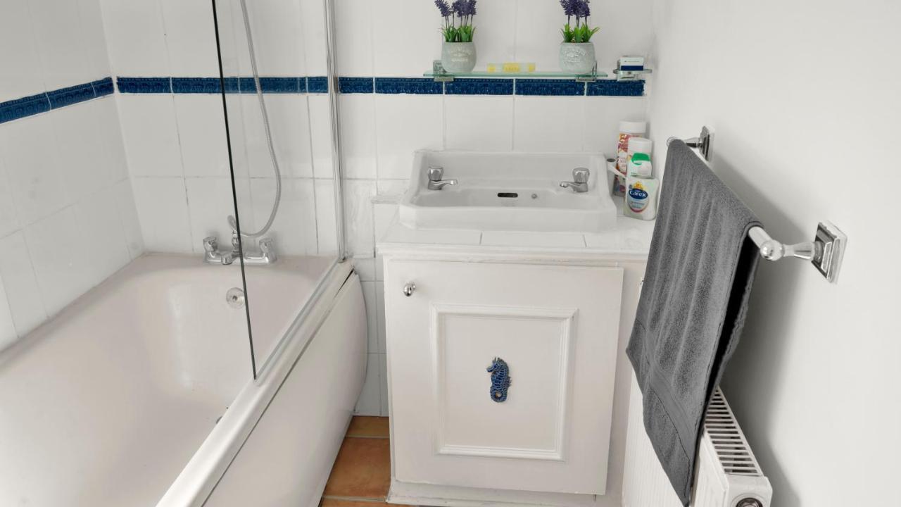 Livestay-4 Bed 2 Bath House With Private Garden Vakantiehuis