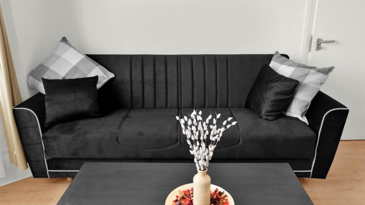 Livestay-4 Bed 2 Bath House With Private Garden Vakantiehuis *