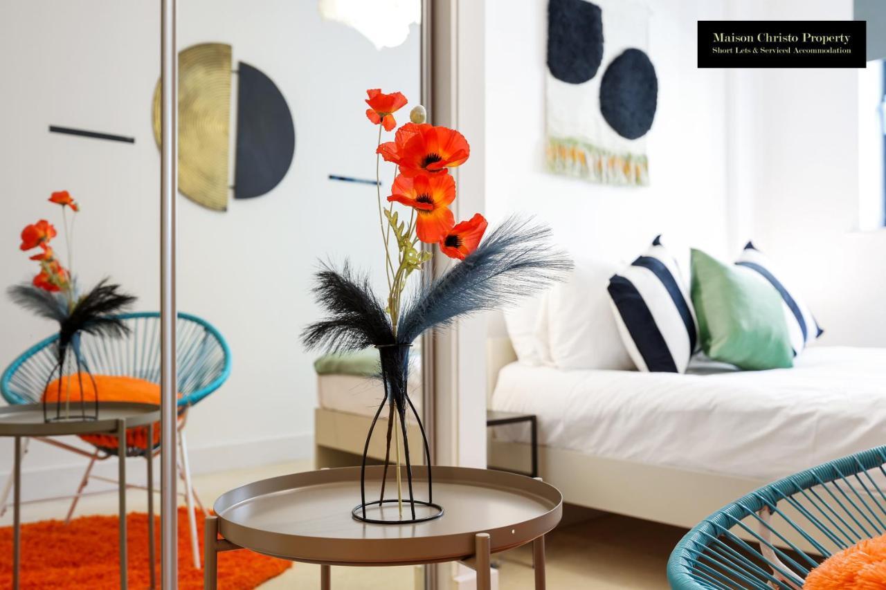 Weekly Or Monthly Stays, London, Canary Wharf - Sleeps 6- 2bedroom, Free Parking, Serviced By Maison Christo