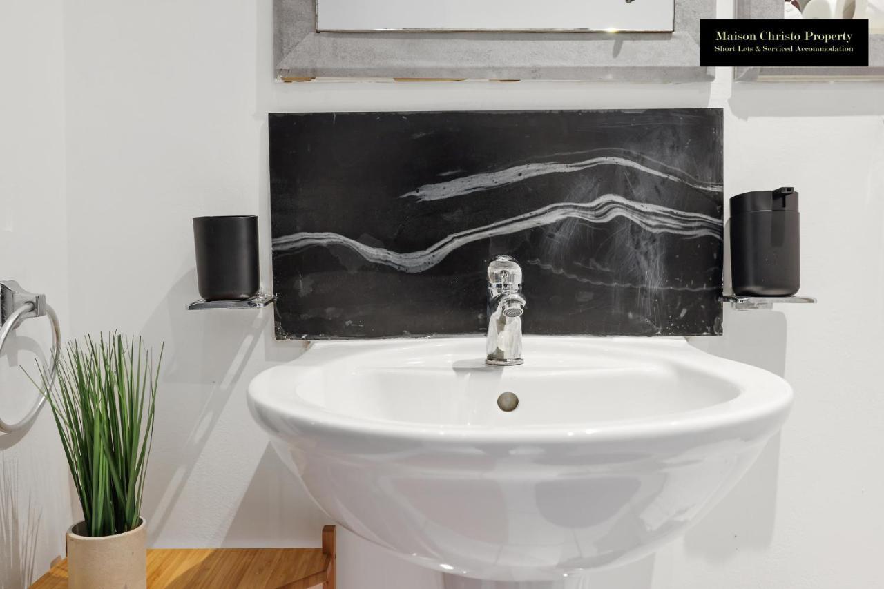 Weekly Or Monthly Stays, London, Canary Wharf - Sleeps 6- 2bedroom, Free Parking, Serviced By Maison Christo